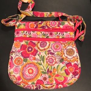 LIKE NEW!! Vera Bradley hipster/crossbody!